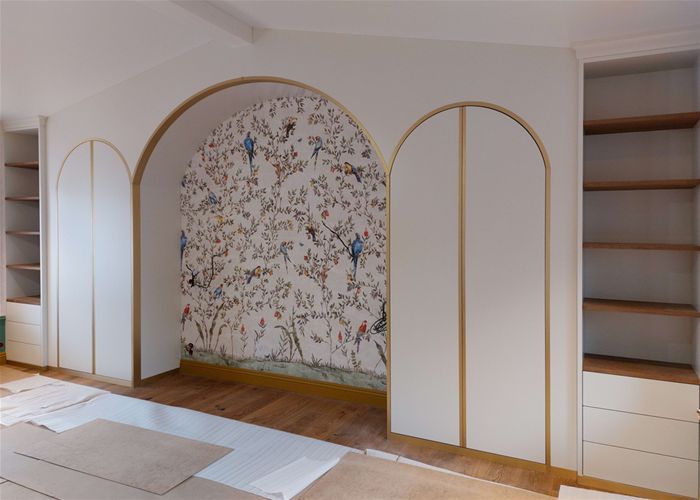 Мебель и латунь