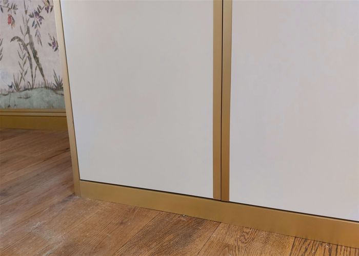 Мебель и латунь