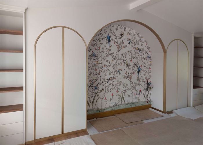 Мебель и латунь