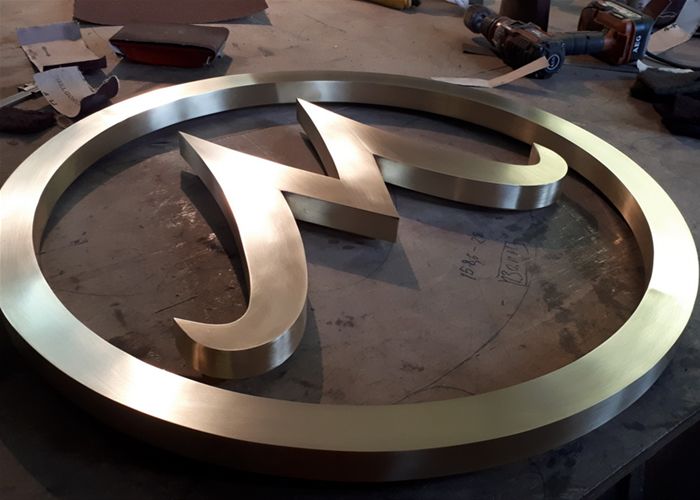 Латунная буква вензель