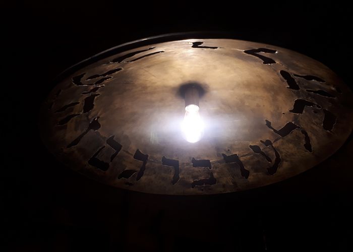 Медные и латунные люстры, светильники