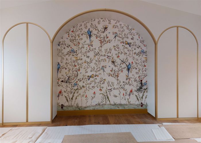 Мебель и латунь