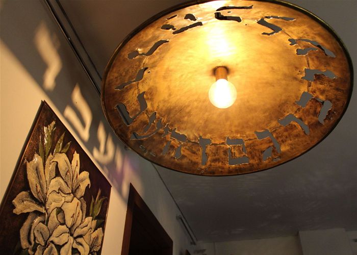 Медные и латунные люстры, светильники