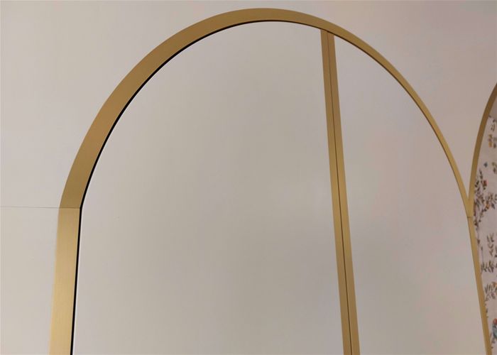 Мебель и латунь