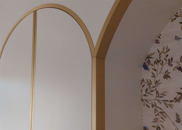 Мебель и латунь